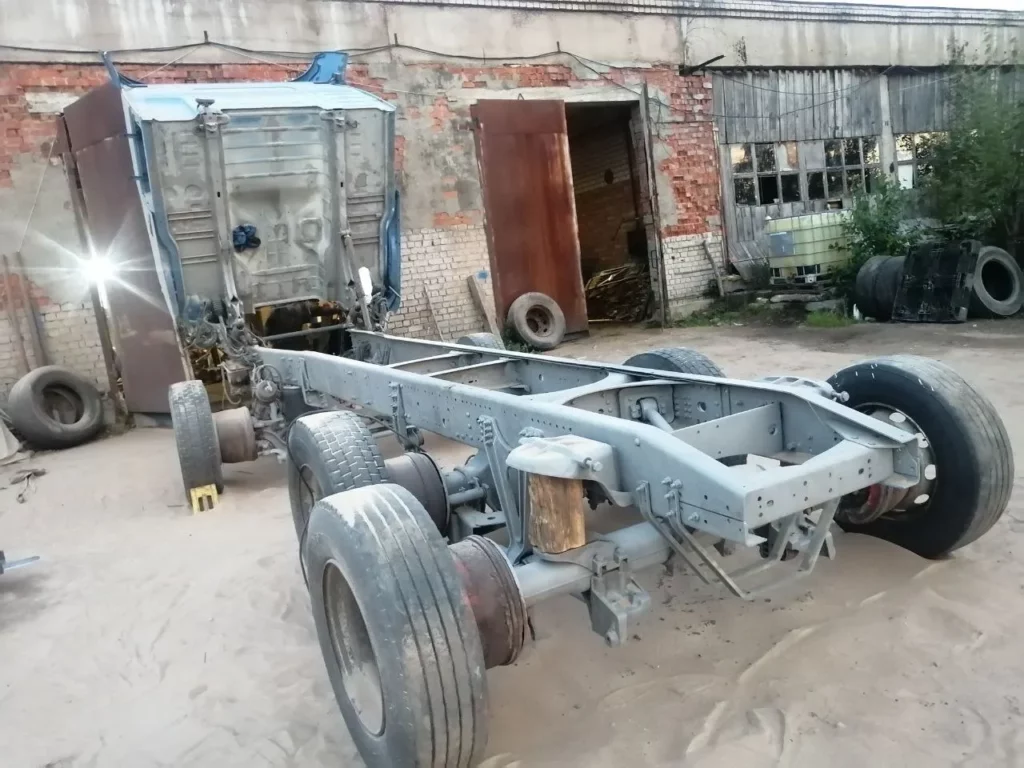 Пескоструйная обработка рамы тягача, и дна кабины локально