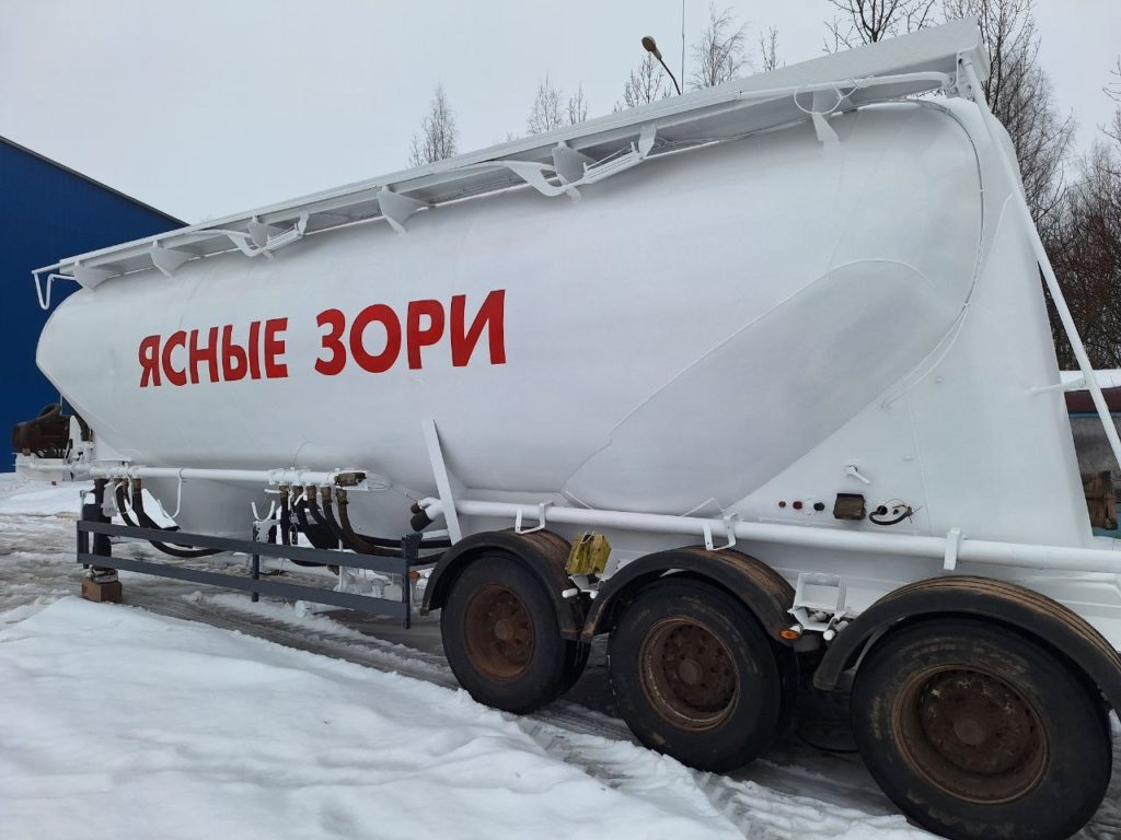 Нанесение шрифта на окрашенный нами зерновоз